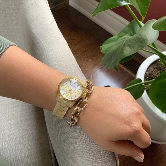 Watch - MICHAEL KORS Watch Ivory Toned Plastic Resin. No box. - Picture 3 of 6